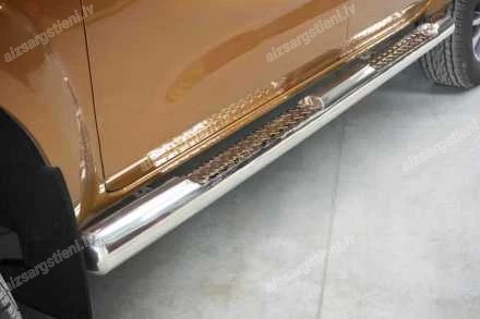 STEELER ROUND SIDE BARS WITH INTEGRATED FOOTSTEPS NISSAN Navara