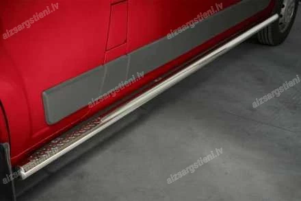STEELER ROUND SIDE BARS WITH INTEGRATED FOOTSTEPS