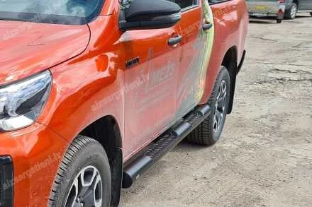 STEELER ROUND SIDE BARS WITH INTEGRATED FOOTSTEPS (100mm)
