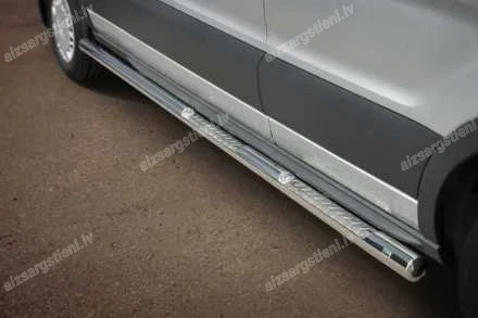 STEELER ROUND SIDE BARS WITH INTEGRATED FOOTSTEPS
